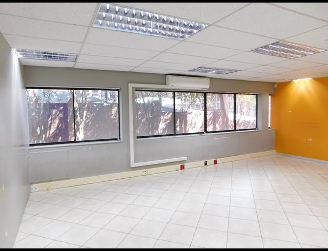 2,993M² OFFICE TO LET IN FERNDALE